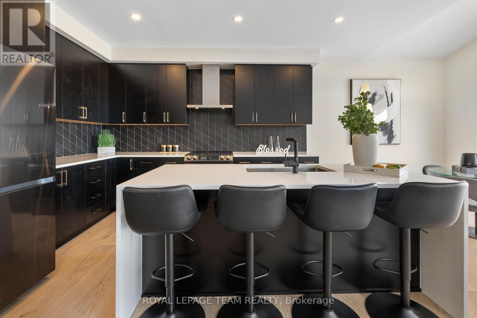 Photo 14 of 757 Gamble Drive, Russell ON