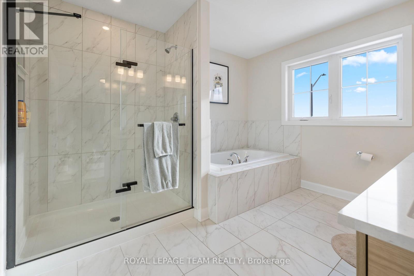 Photo 25 of 757 Gamble Drive, Russell ON