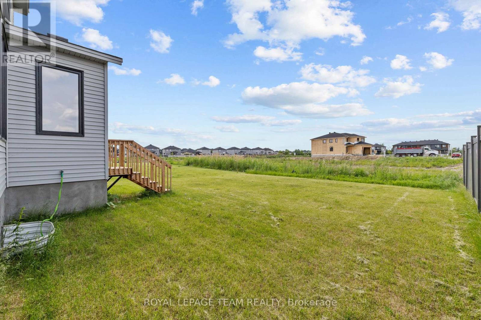 Photo 33 of 757 Gamble Drive, Russell ON