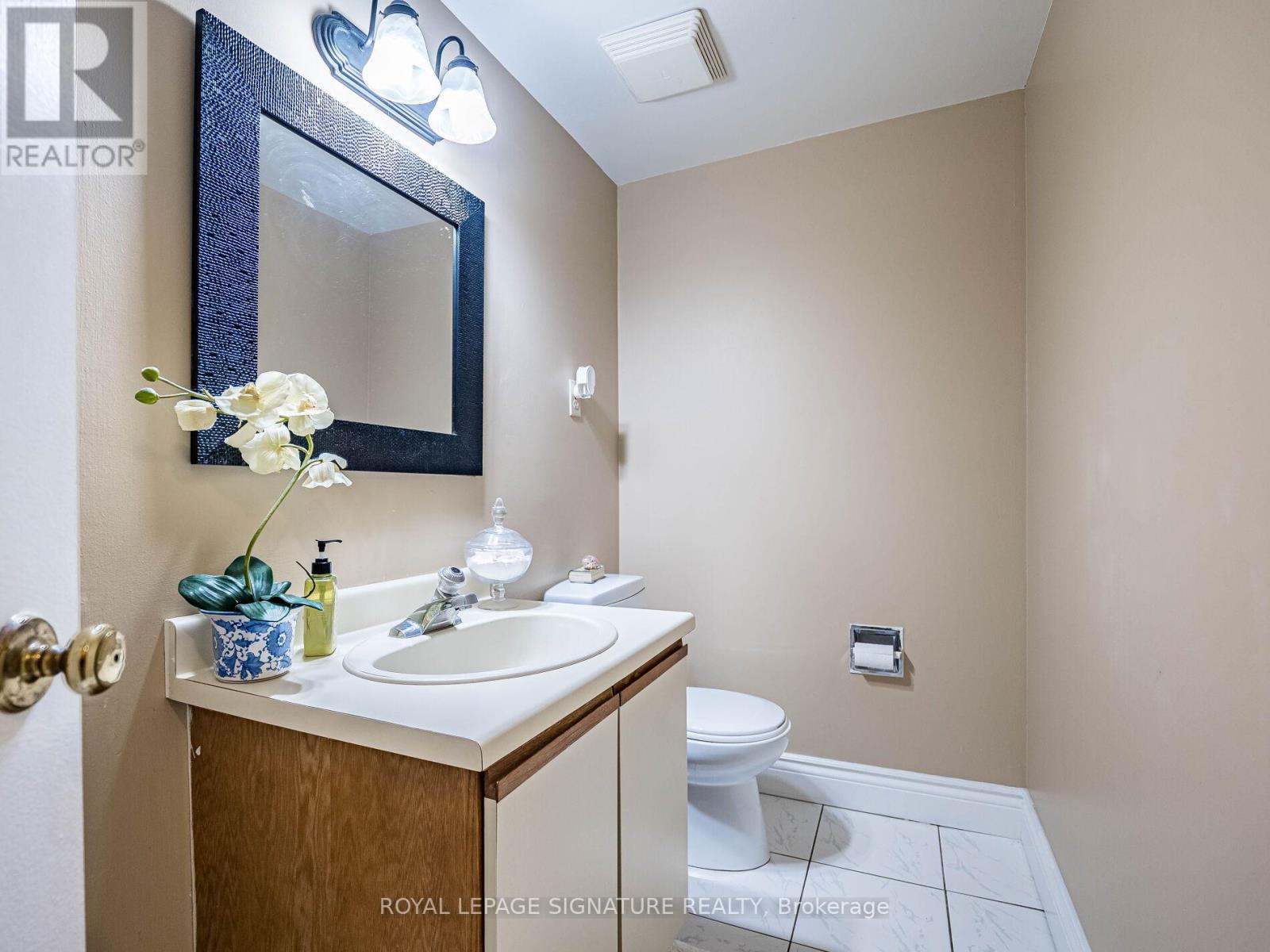 Photo 12 of 69 New Seabury Drive, Vaughan ON