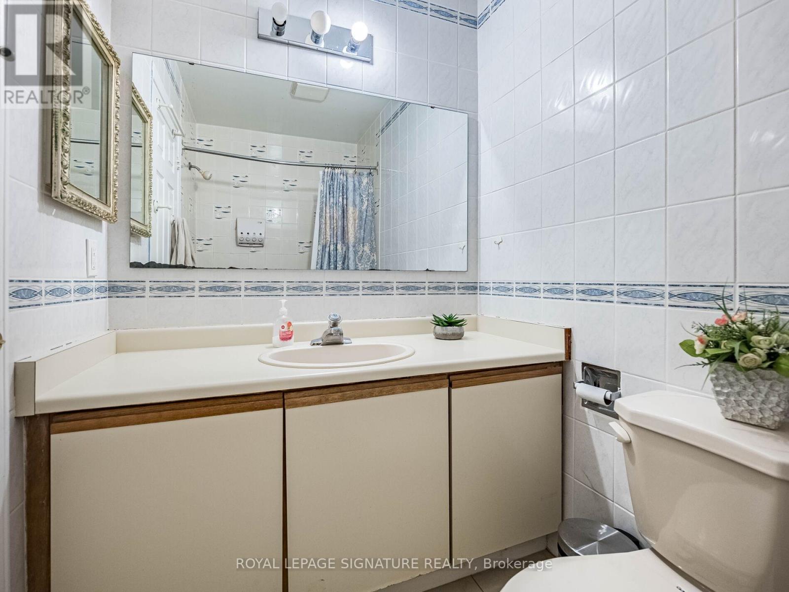 Photo 21 of 69 New Seabury Drive, Vaughan ON