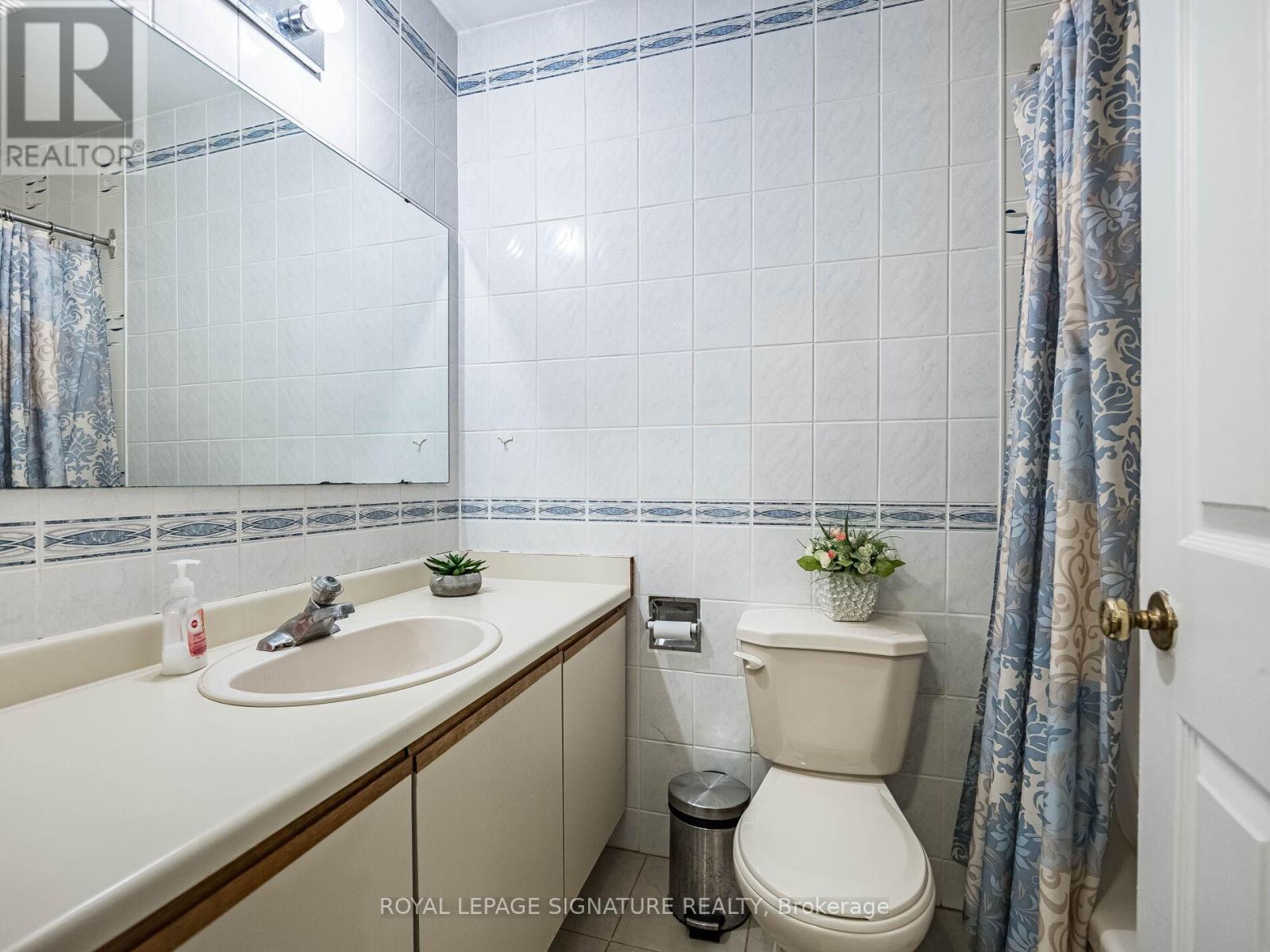 Photo 22 of 69 New Seabury Drive, Vaughan ON