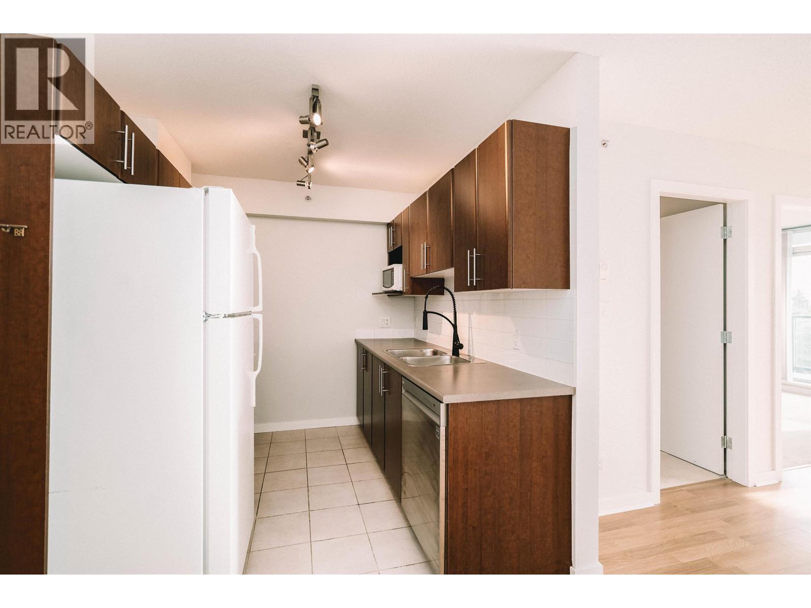 Photo 6 of 906 1178 Heffley Crescent, Coquitlam BC