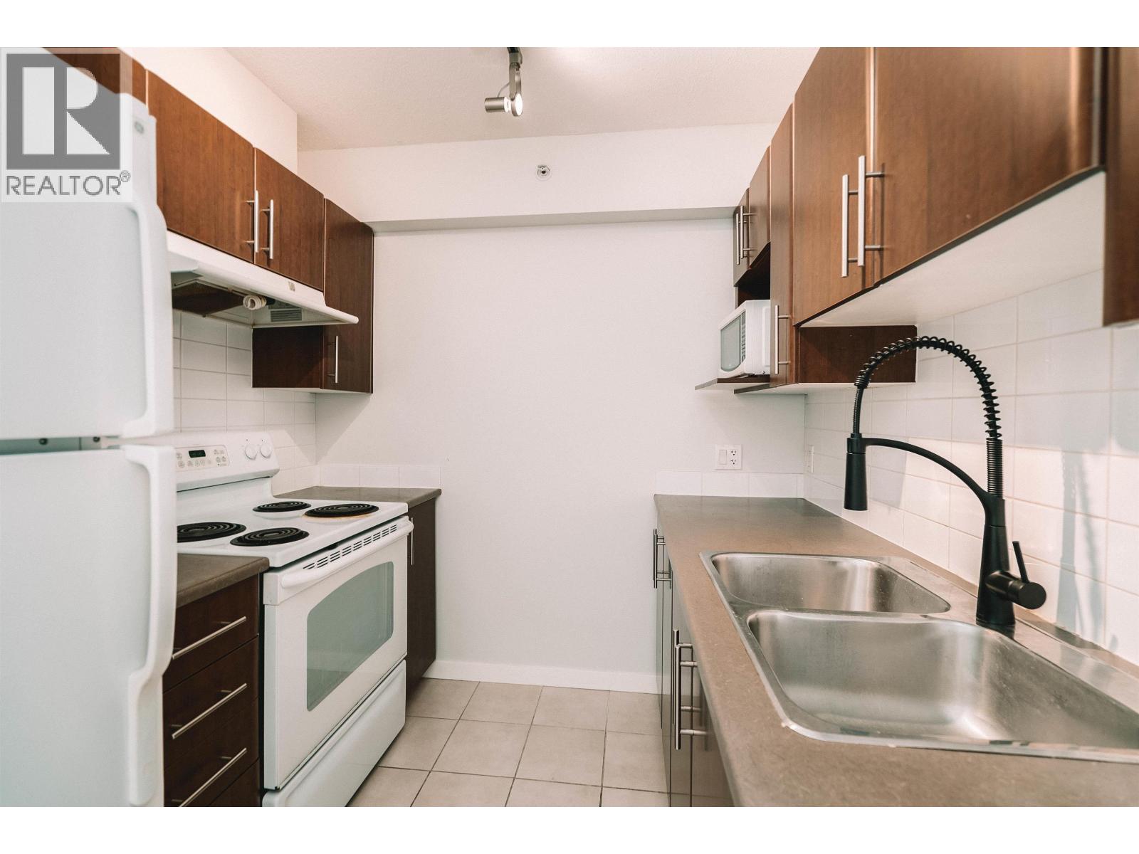 Photo 8 of 906 1178 Heffley Crescent, Coquitlam BC