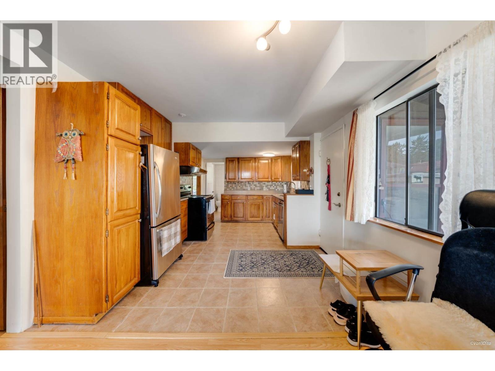 Photo 11 of 4925 Clinton Street, Burnaby BC