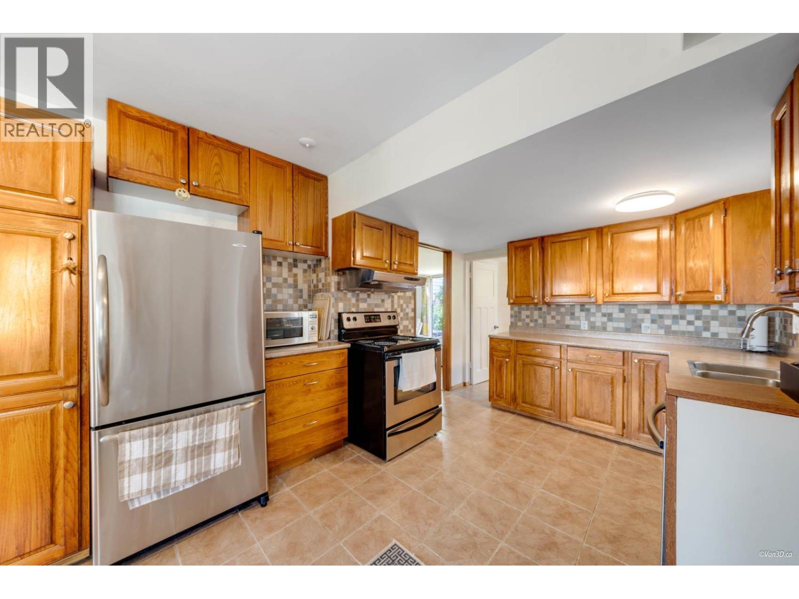 Photo 13 of 4925 Clinton Street, Burnaby BC