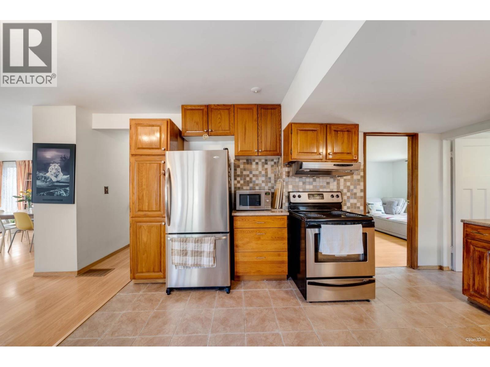 Photo 14 of 4925 Clinton Street, Burnaby BC