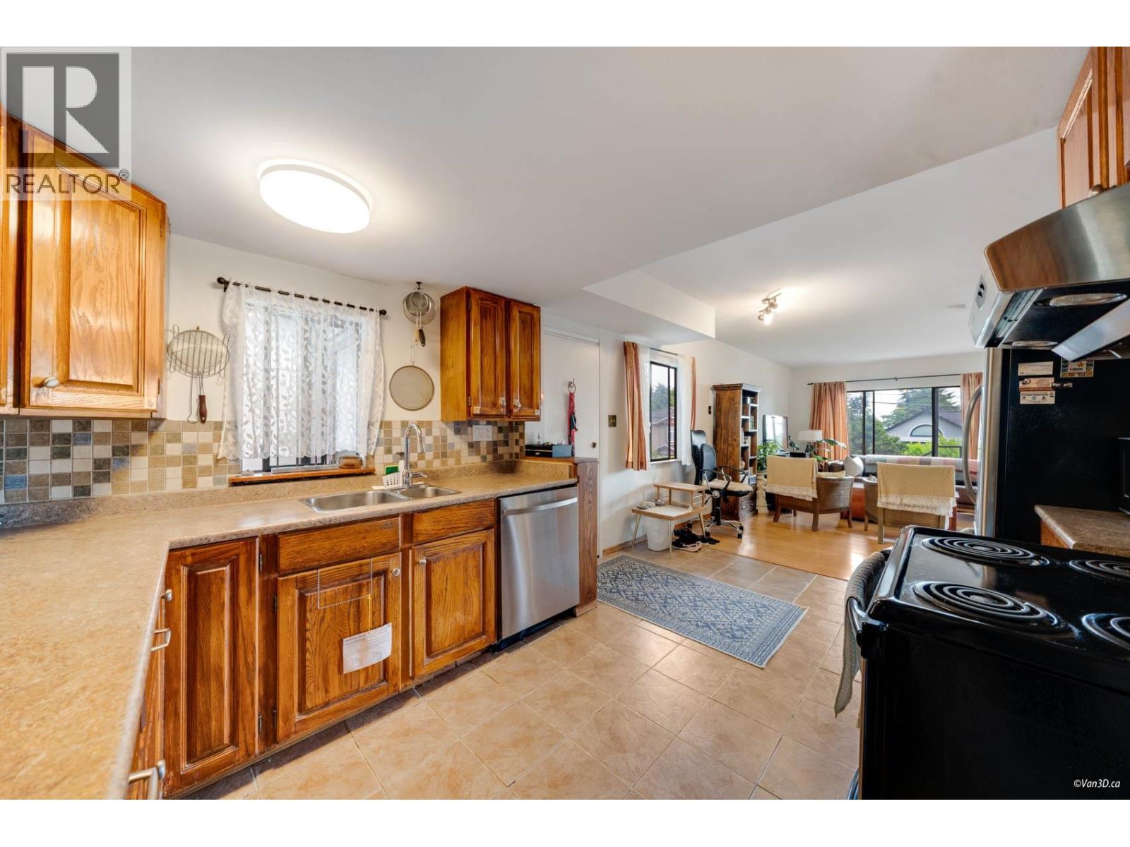 Photo 16 of 4925 Clinton Street, Burnaby BC