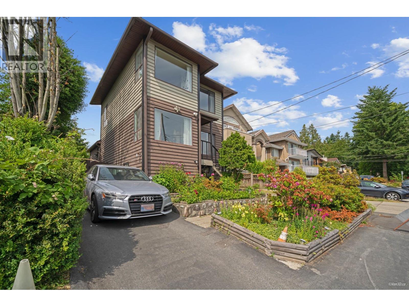 Photo 3 of 4925 Clinton Street, Burnaby BC