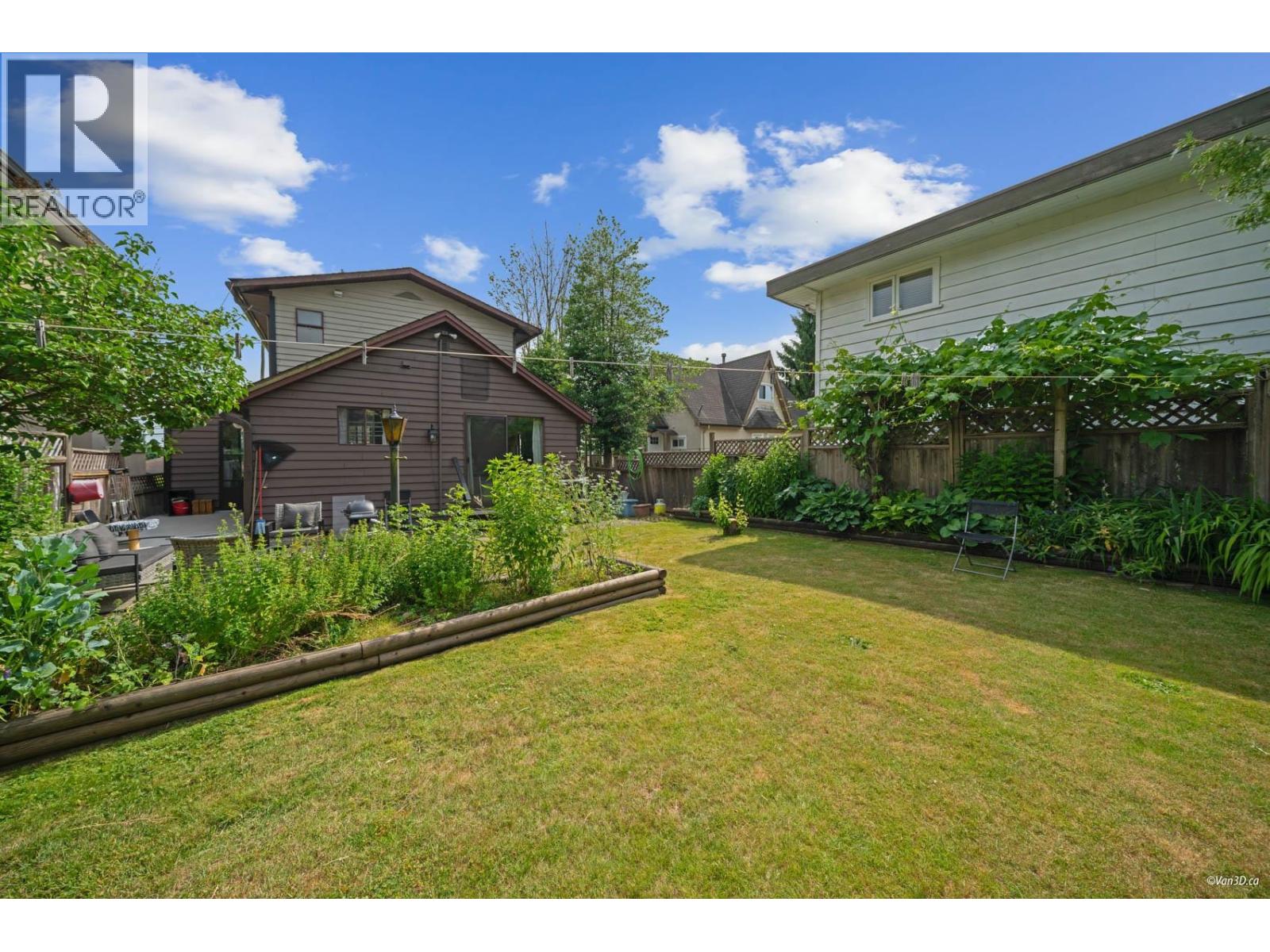 Photo 32 of 4925 Clinton Street, Burnaby BC