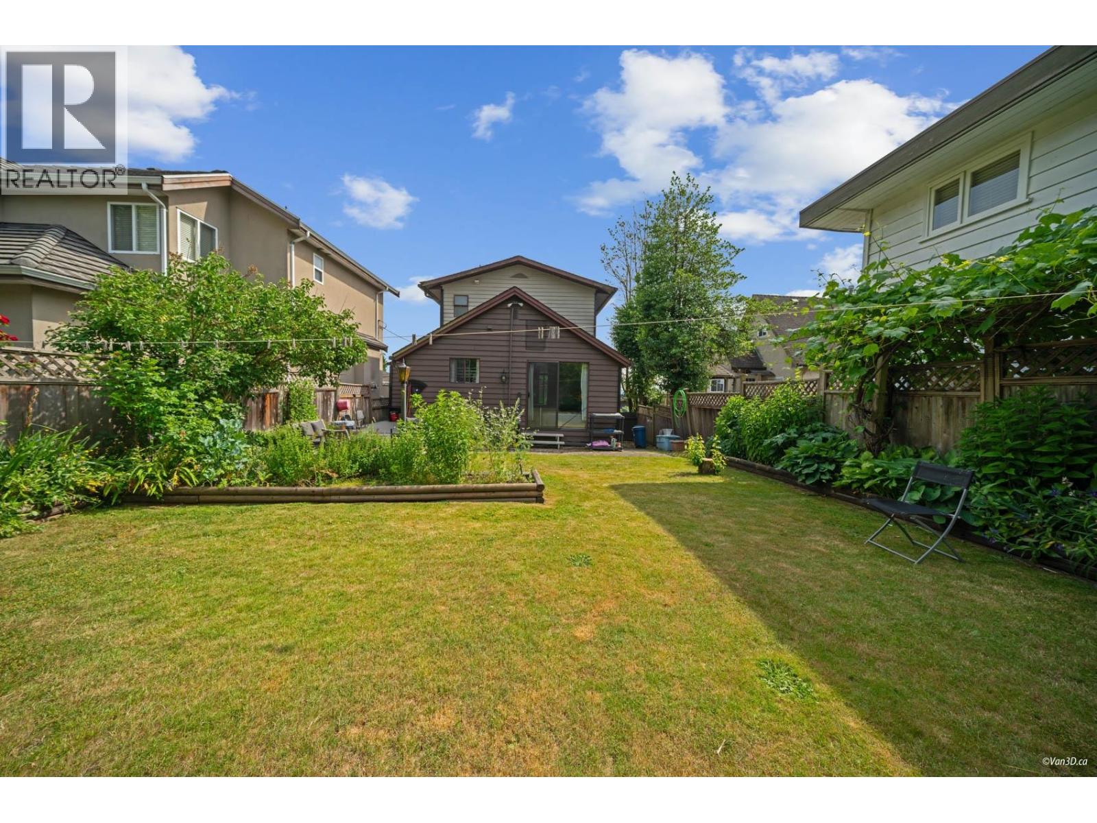 Photo 33 of 4925 Clinton Street, Burnaby BC