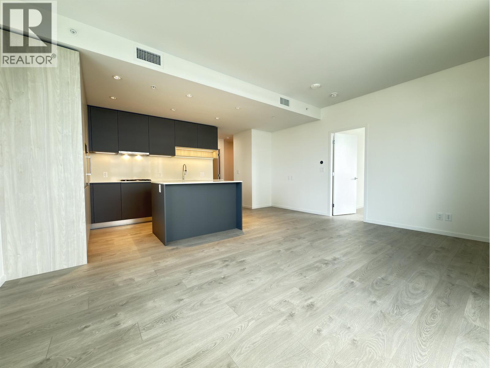 Photo 3 of 576 6600 Minoru Boulevard, Vancouver BC