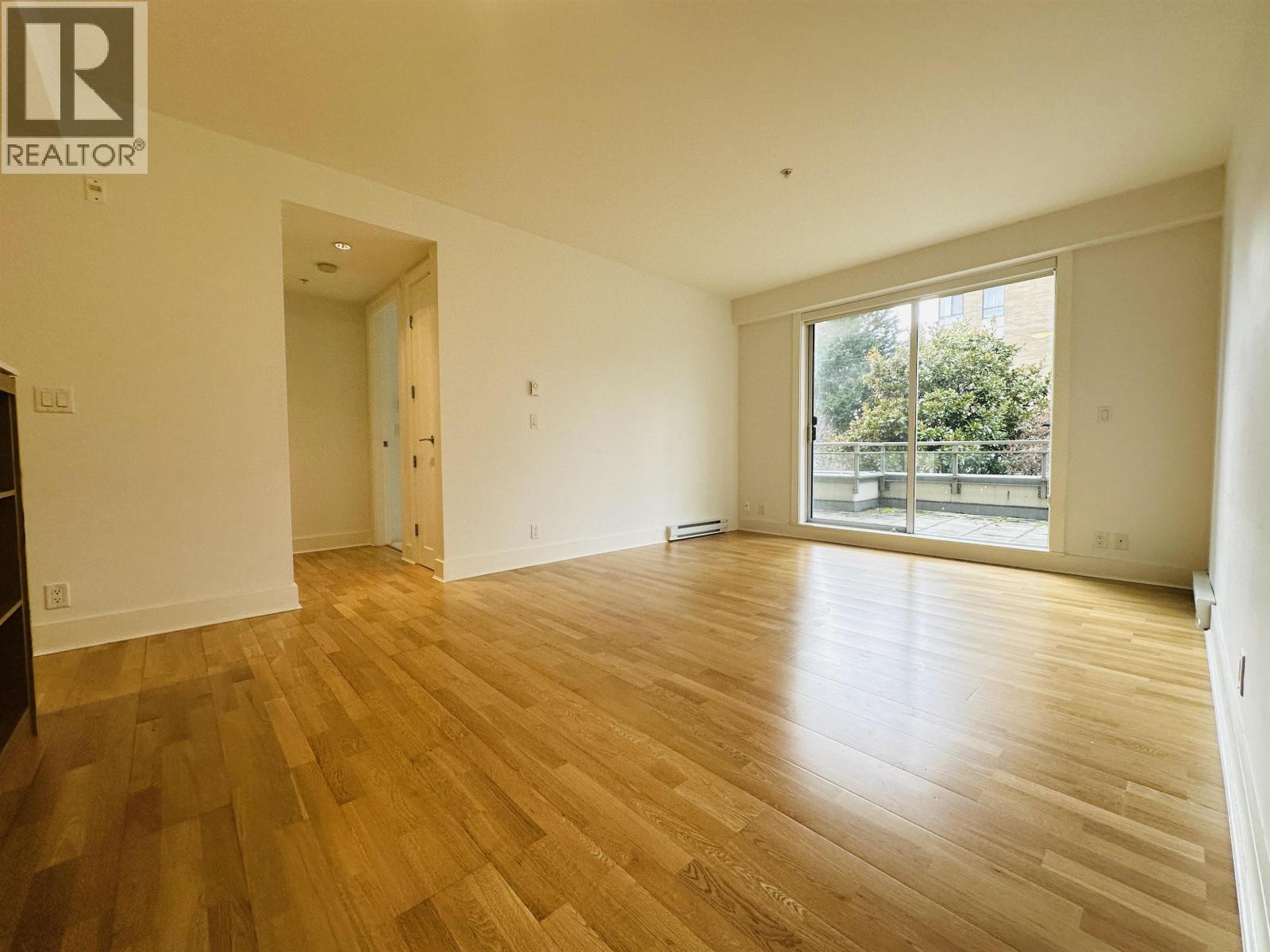 Photo 2 of 203 2128 W 40 Th Avenue, Vancouver BC