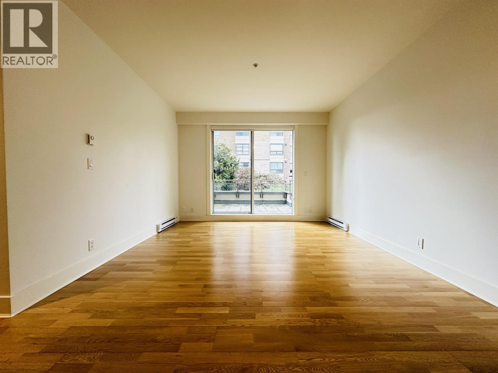 Photo 3 of 203 2128 W 40 Th Avenue, Vancouver BC