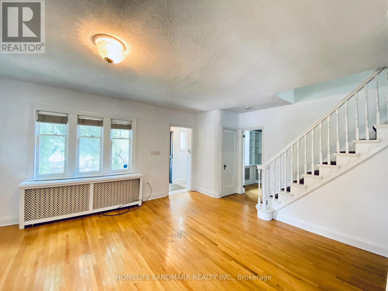 Photo 3 of 256 Oriole Parkway, Toronto ON