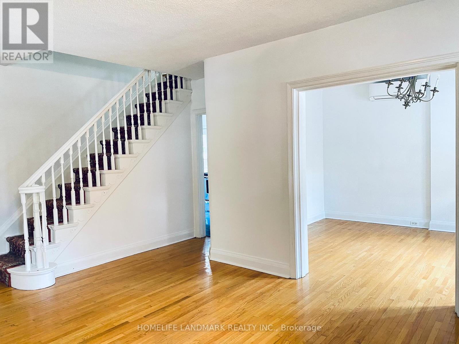 Photo 6 of 256 Oriole Parkway, Toronto ON