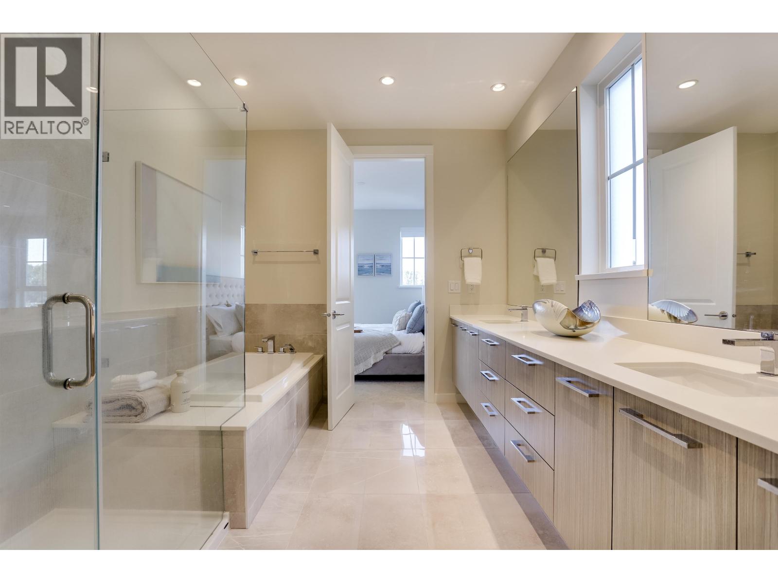 Photo 16 of 100 5311 Admiral Way, Delta BC