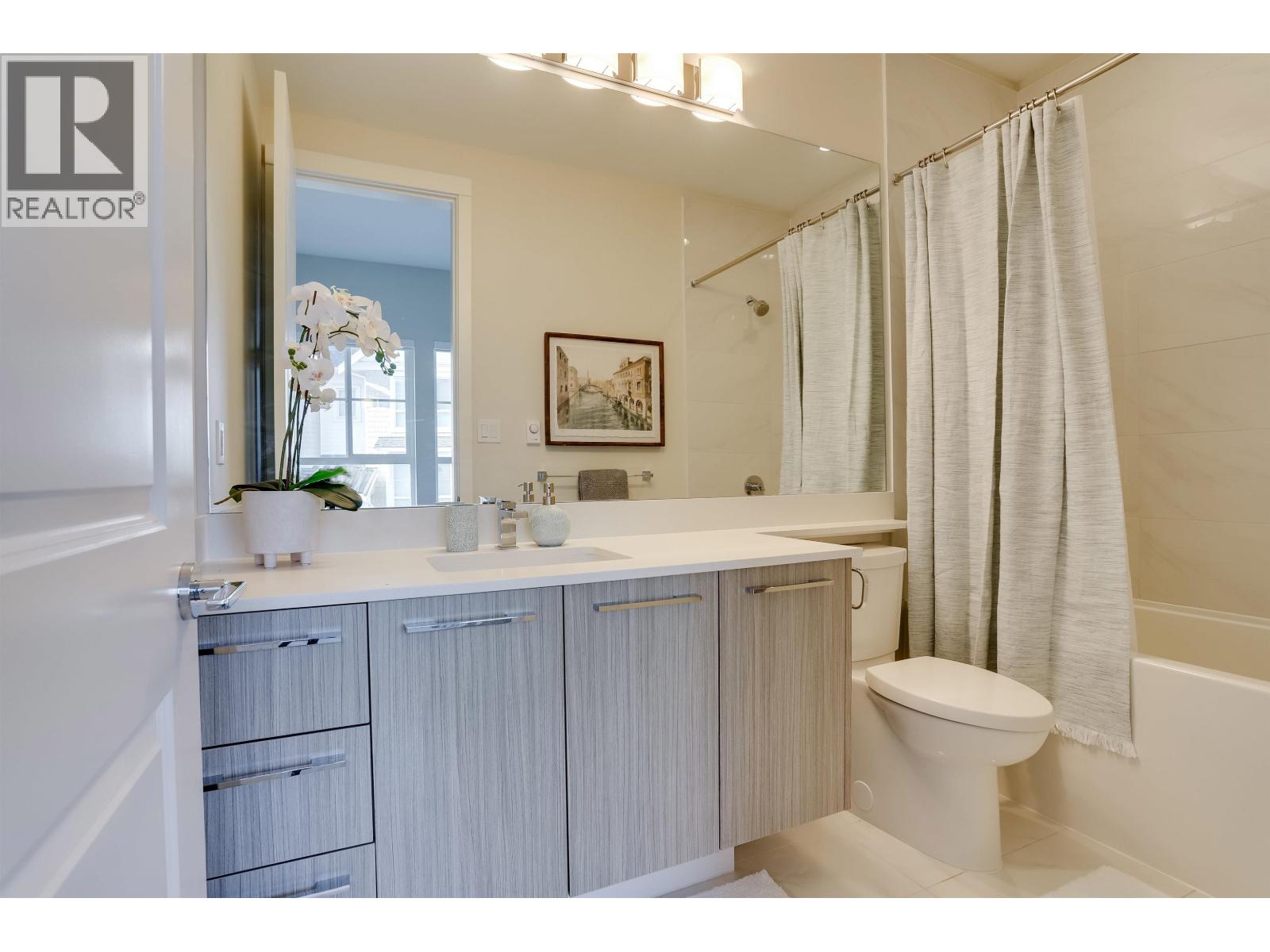 Photo 25 of 100 5311 Admiral Way, Delta BC