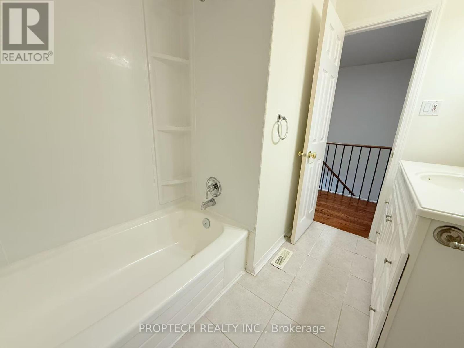 Photo 17 of 51 653 Village Parkway, Markham ON