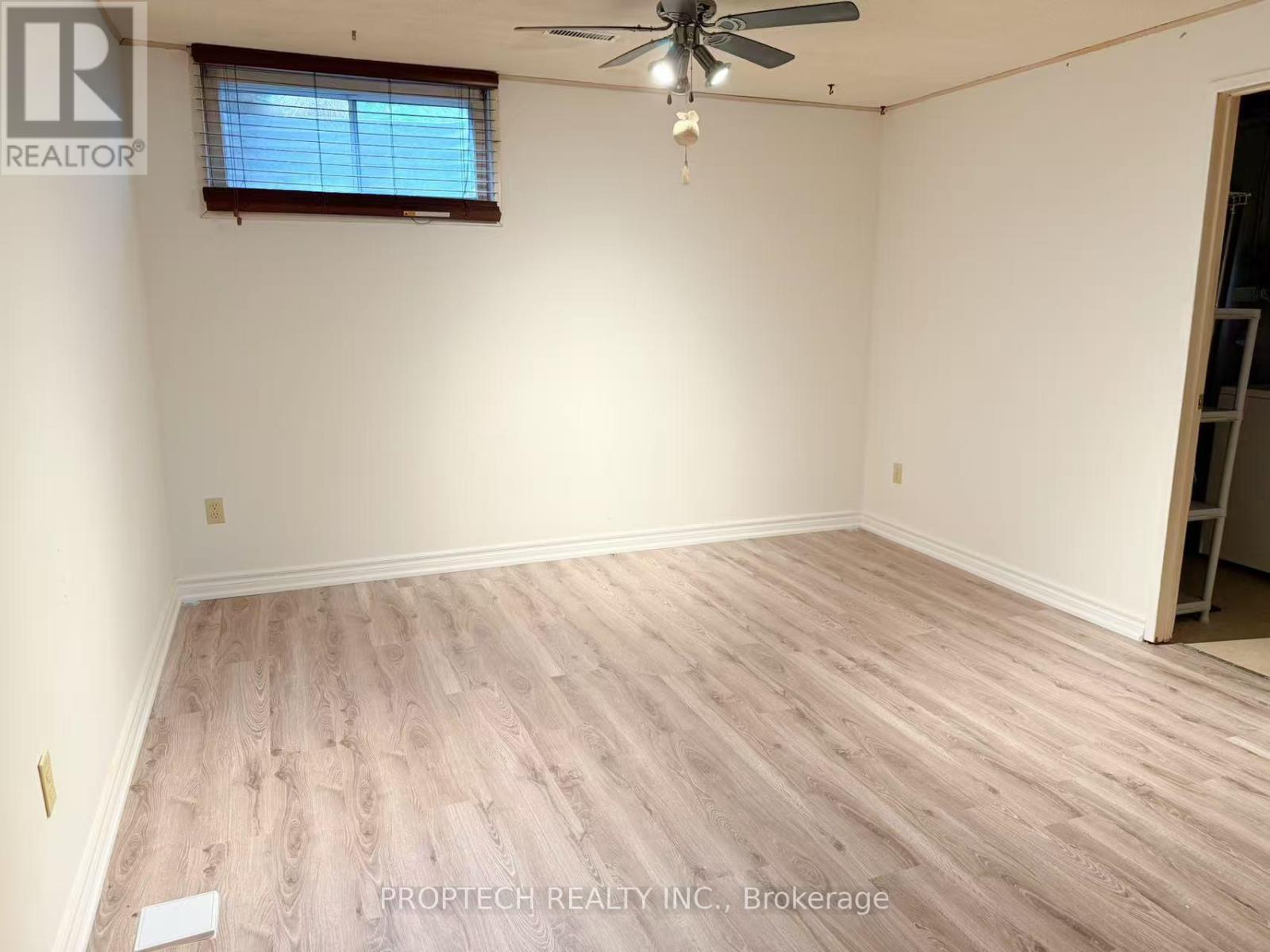 Photo 23 of 51 653 Village Parkway, Markham ON