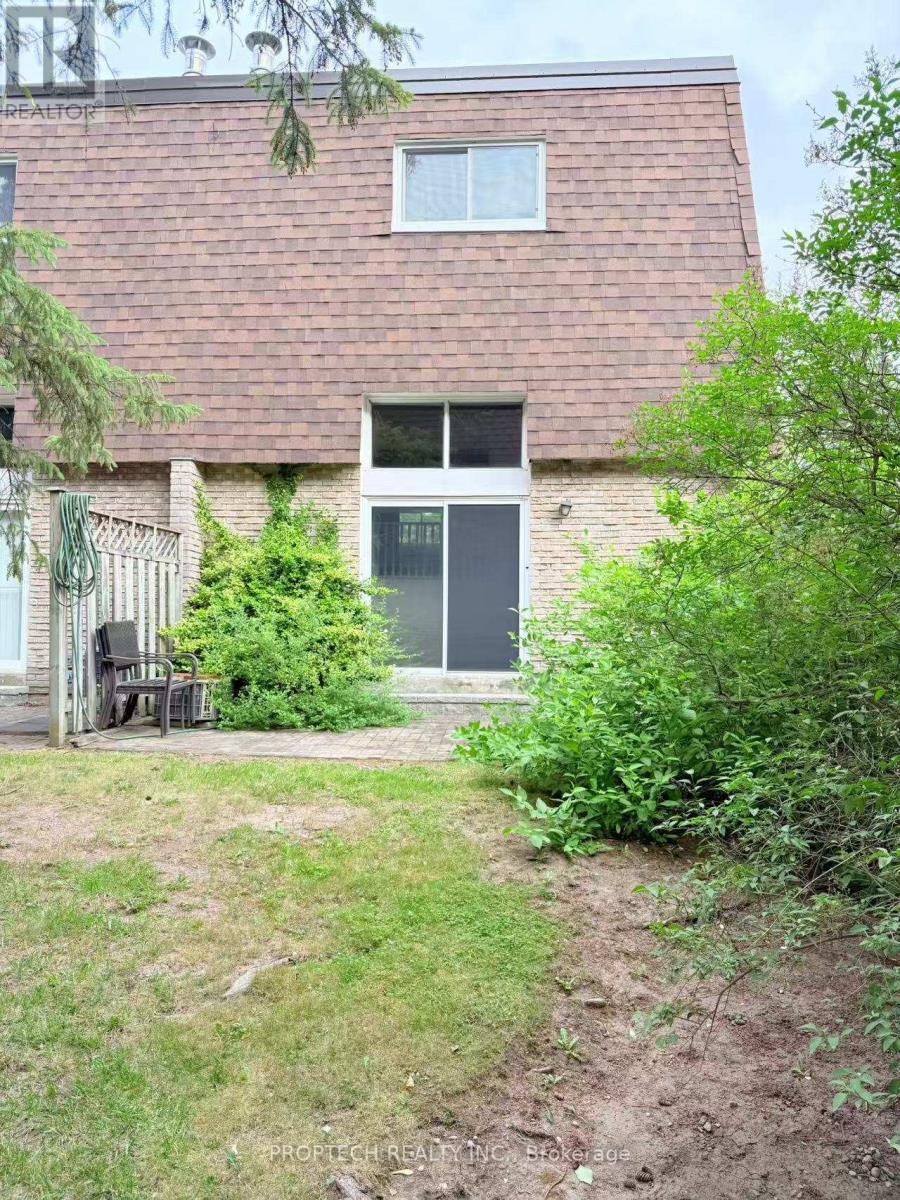 Photo 24 of 51 653 Village Parkway, Markham ON
