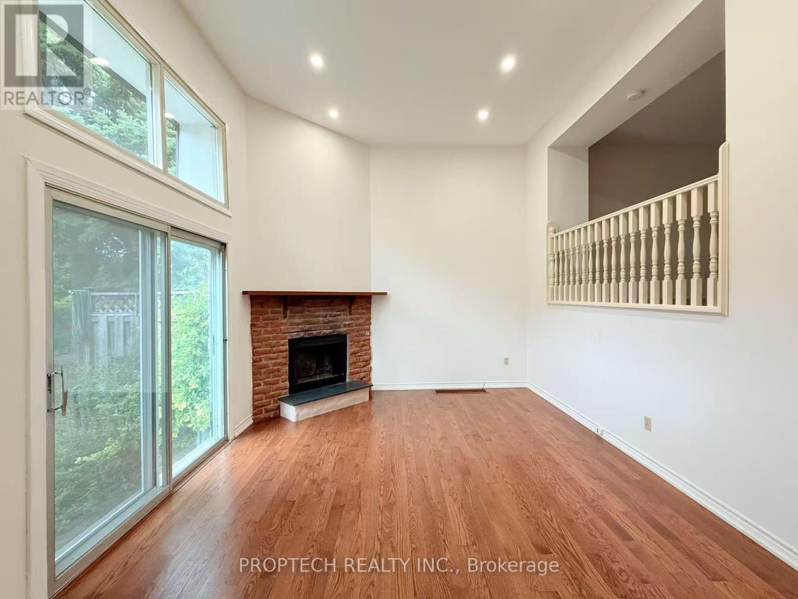 Photo 3 of 51 653 Village Parkway, Markham ON
