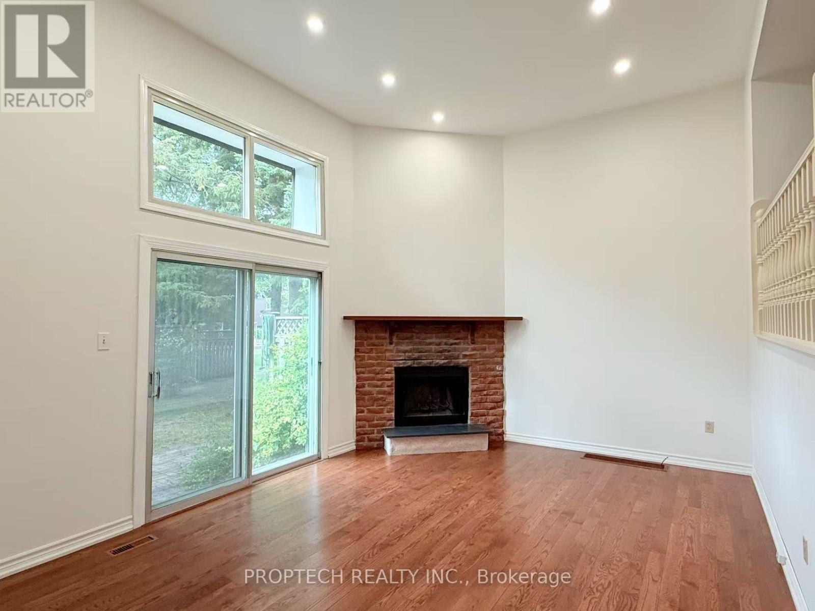 Photo 4 of 51 653 Village Parkway, Markham ON