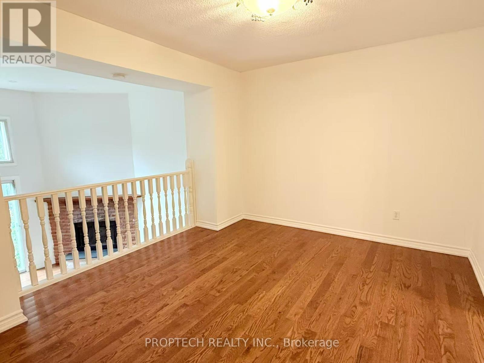 Photo 5 of 51 653 Village Parkway, Markham ON