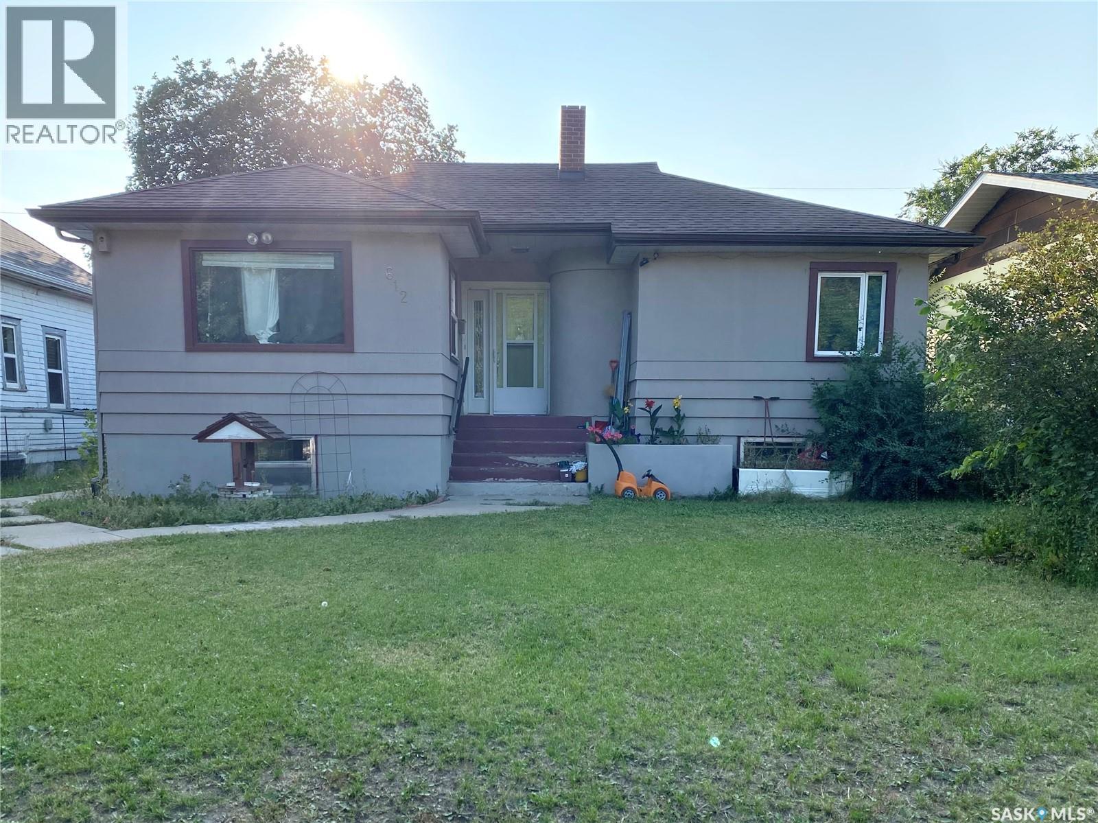 Photo 1 of 612 2nd Avenue Nw, Swift Current SK