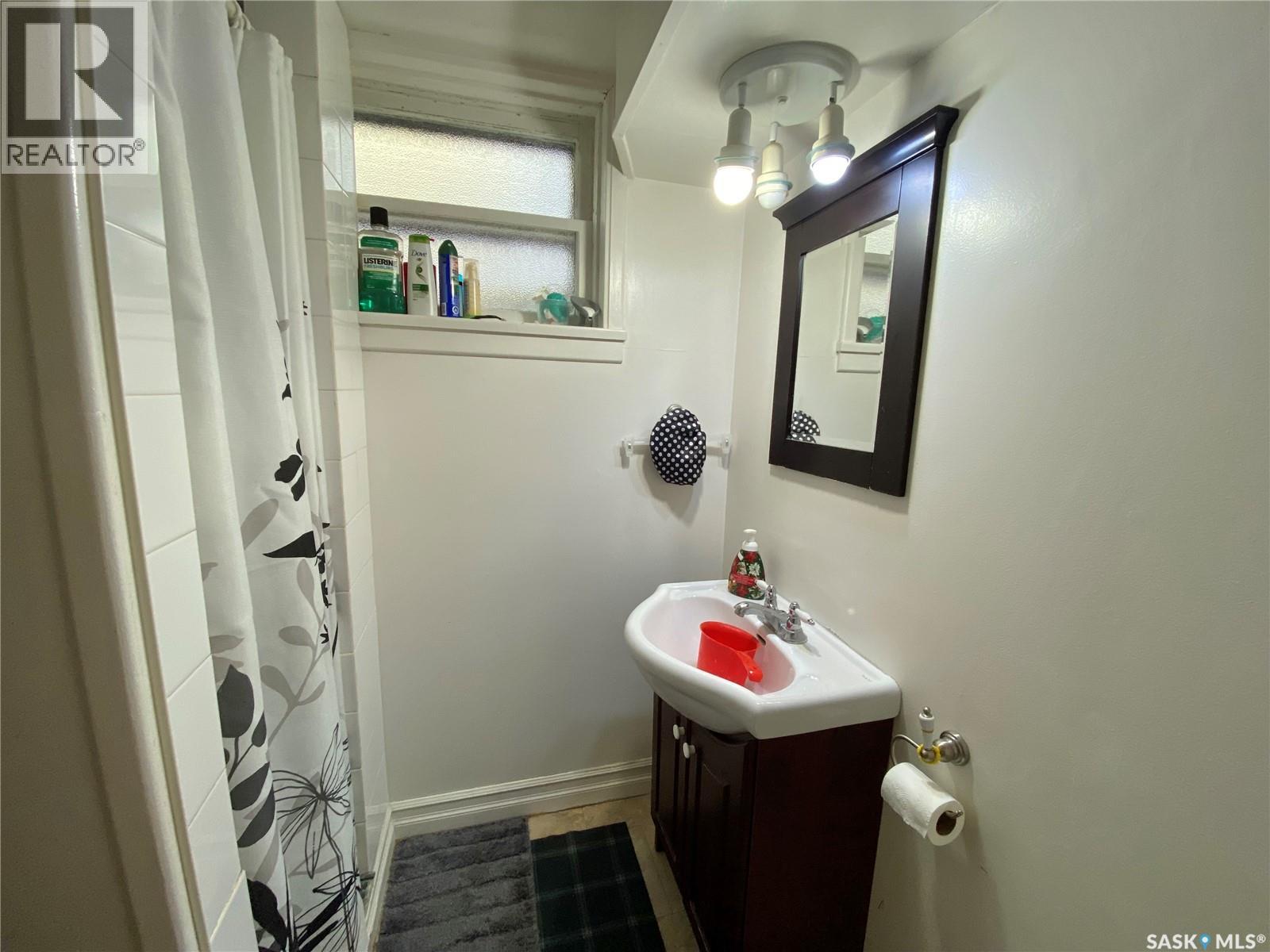 Photo 14 of 612 2nd Avenue Nw, Swift Current SK