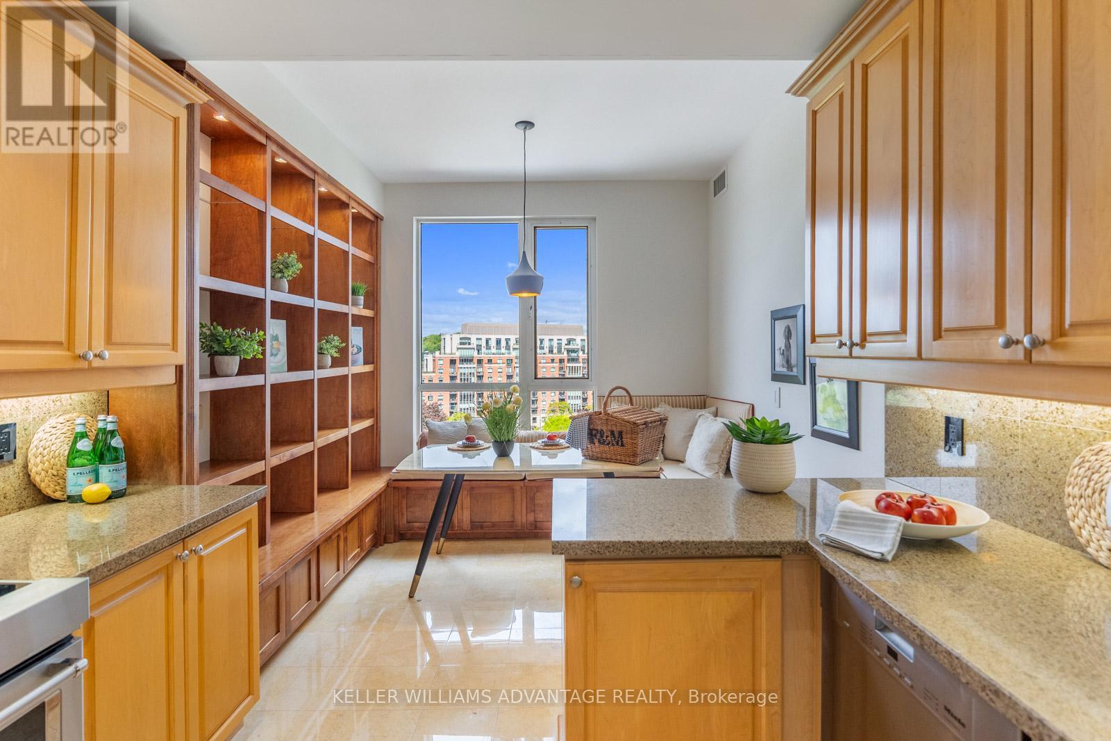 Photo 17 of 904 2662 Bloor Street W, Toronto ON