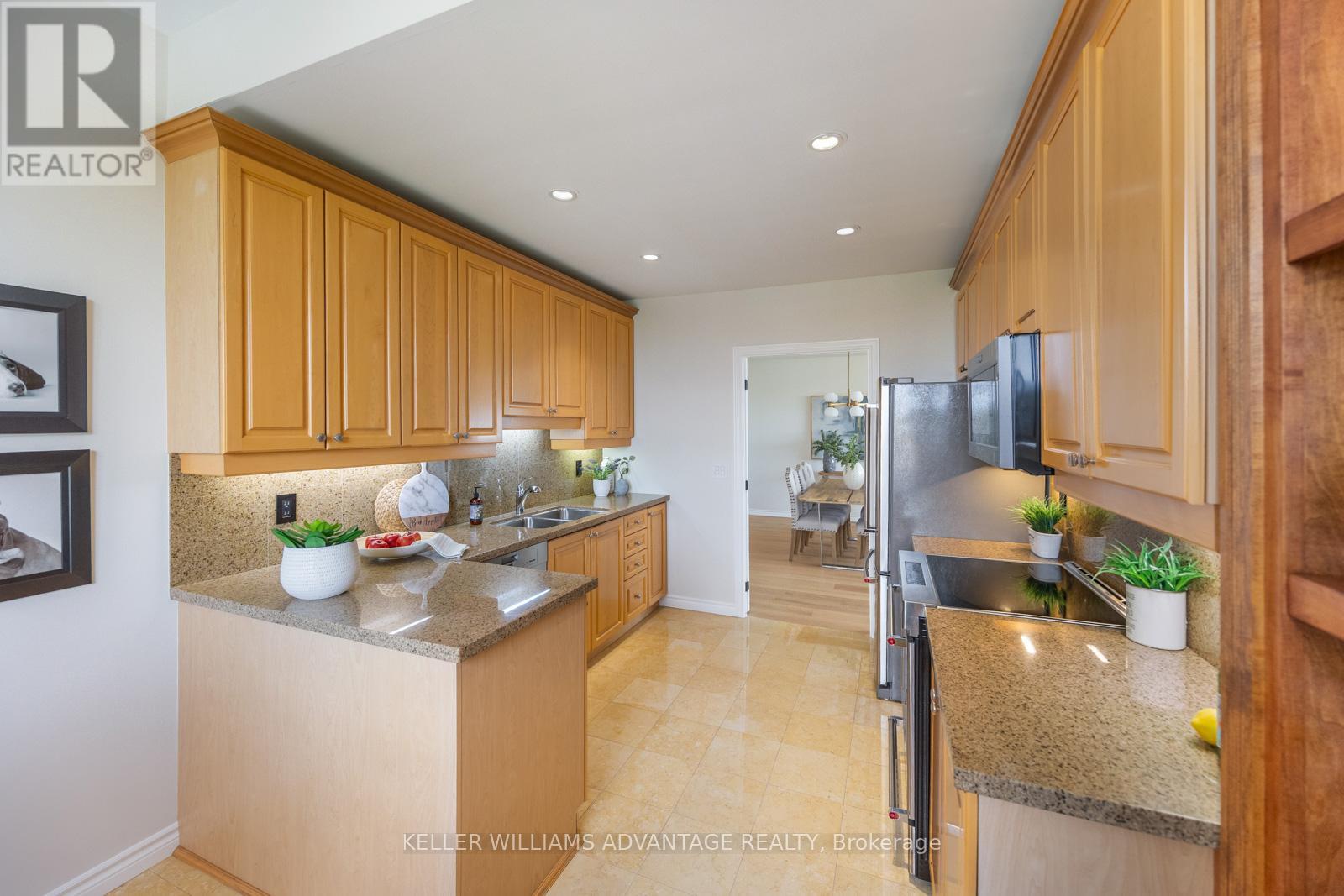 Photo 20 of 904 2662 Bloor Street W, Toronto ON