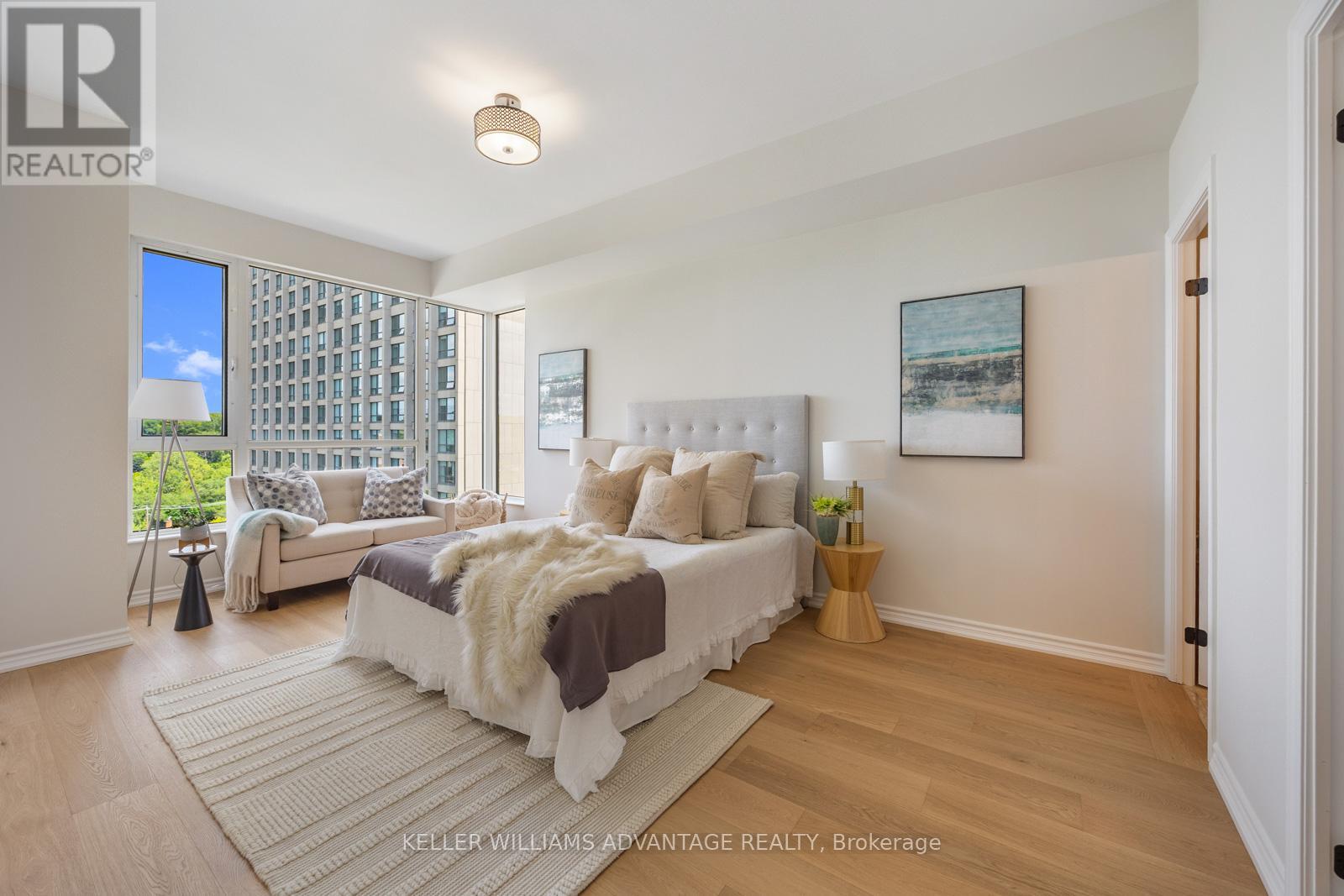 Photo 31 of 904 2662 Bloor Street W, Toronto ON
