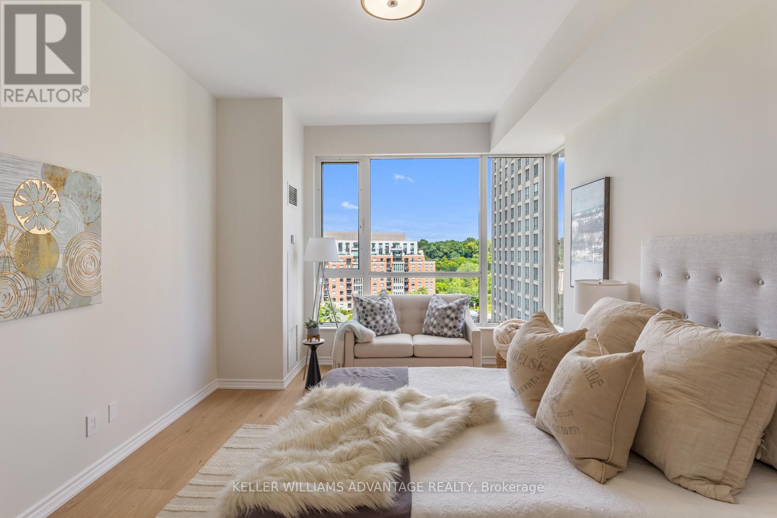 Photo 32 of 904 2662 Bloor Street W, Toronto ON