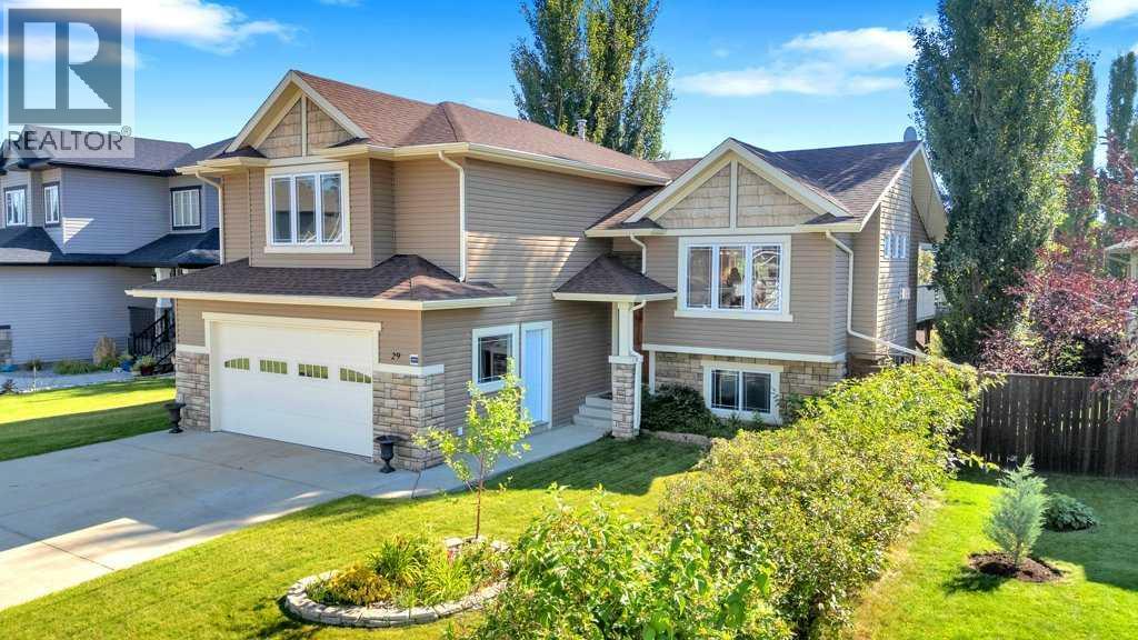 Photo 2 of 29 Estella Crescent, Lacombe AB