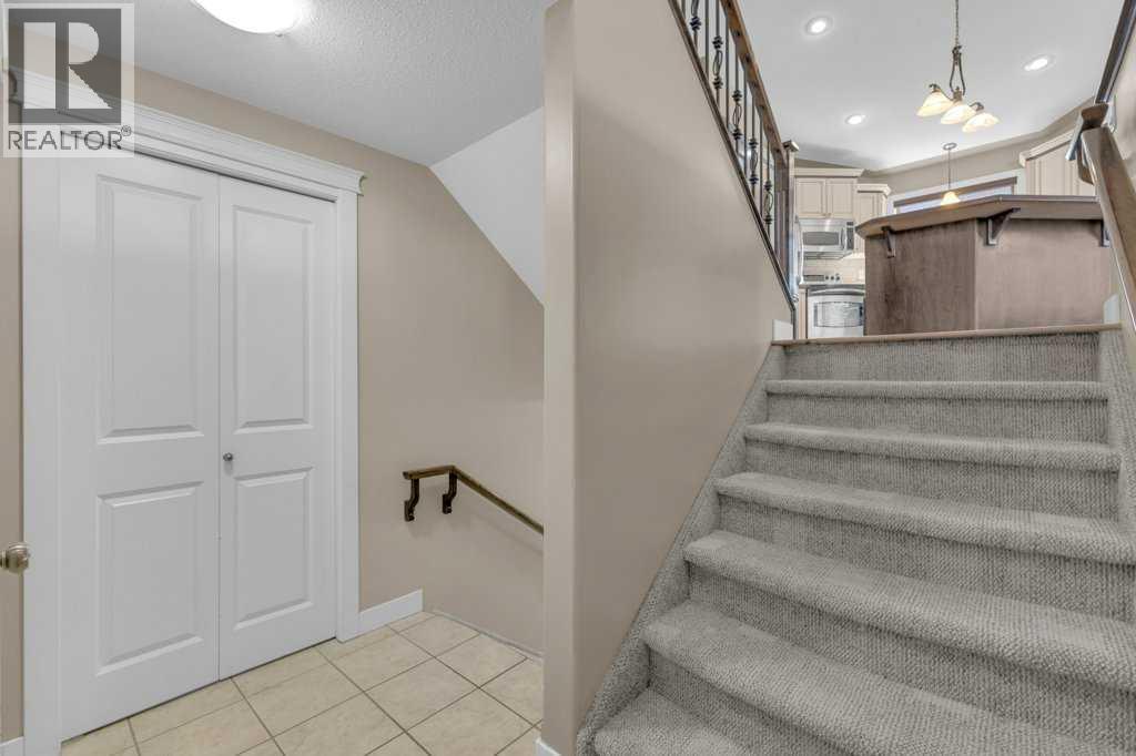 Photo 9 of 29 Estella Crescent, Lacombe AB