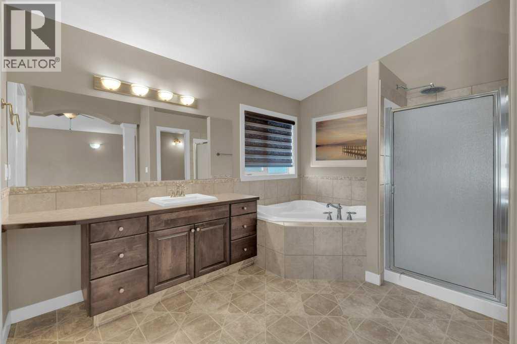 Photo 30 of 29 Estella Crescent, Lacombe AB