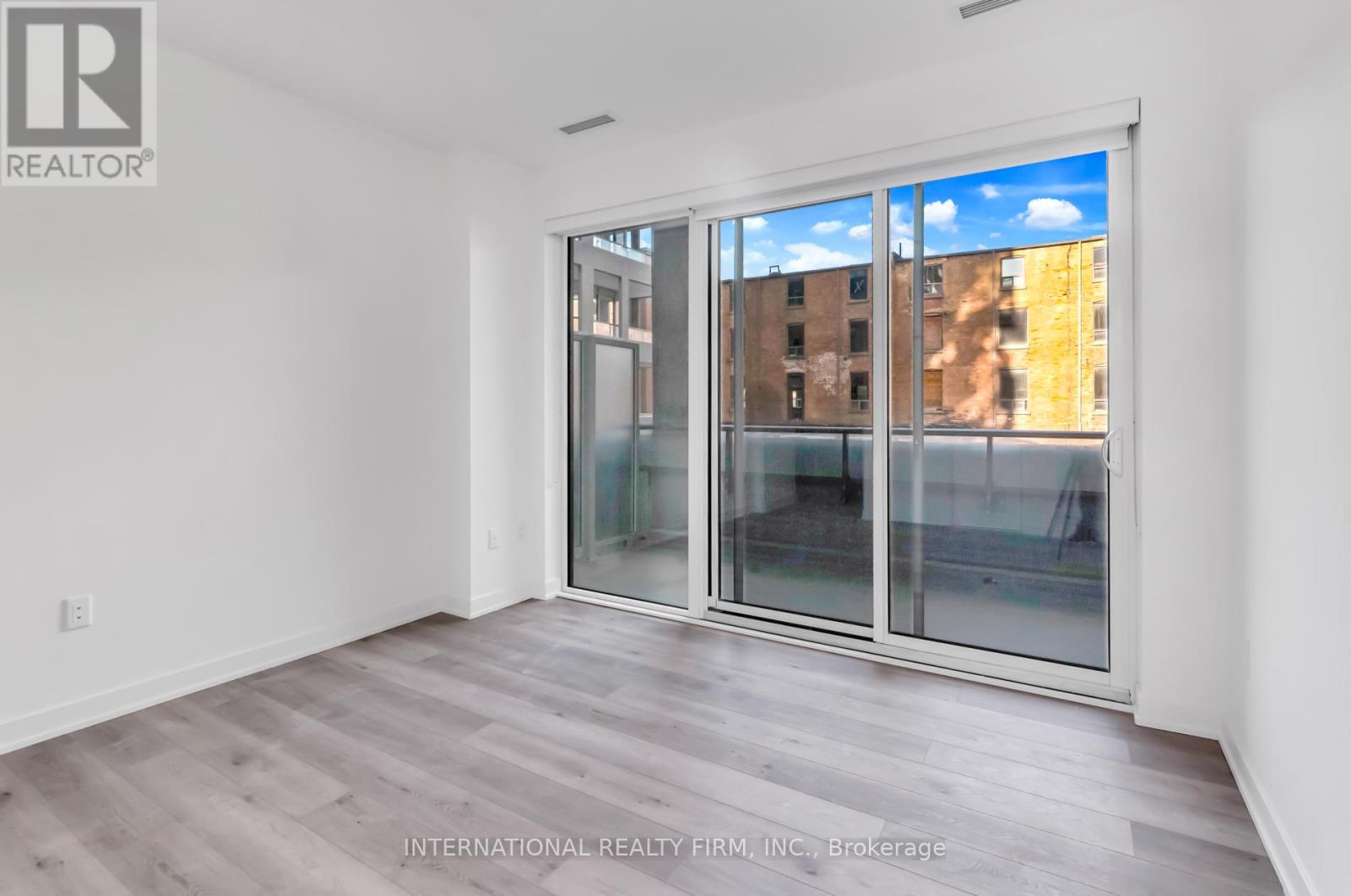Photo 10 of 203 9 Tecumseth Street, Toronto ON