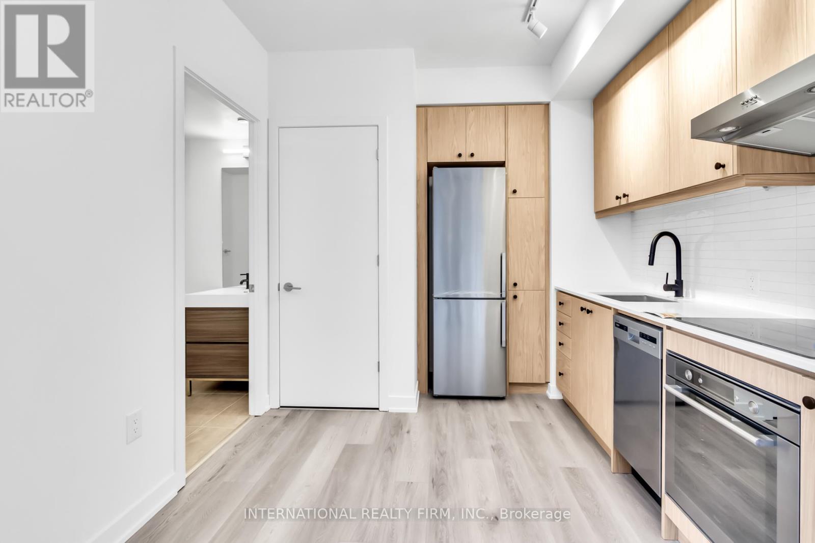 Photo 11 of 203 9 Tecumseth Street, Toronto ON