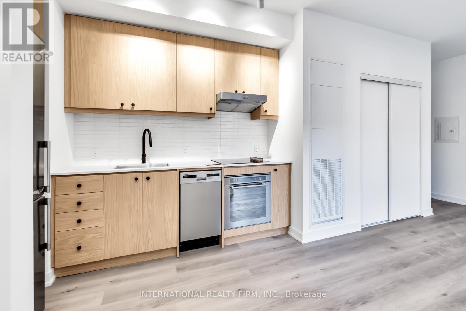 Photo 13 of 203 9 Tecumseth Street, Toronto ON