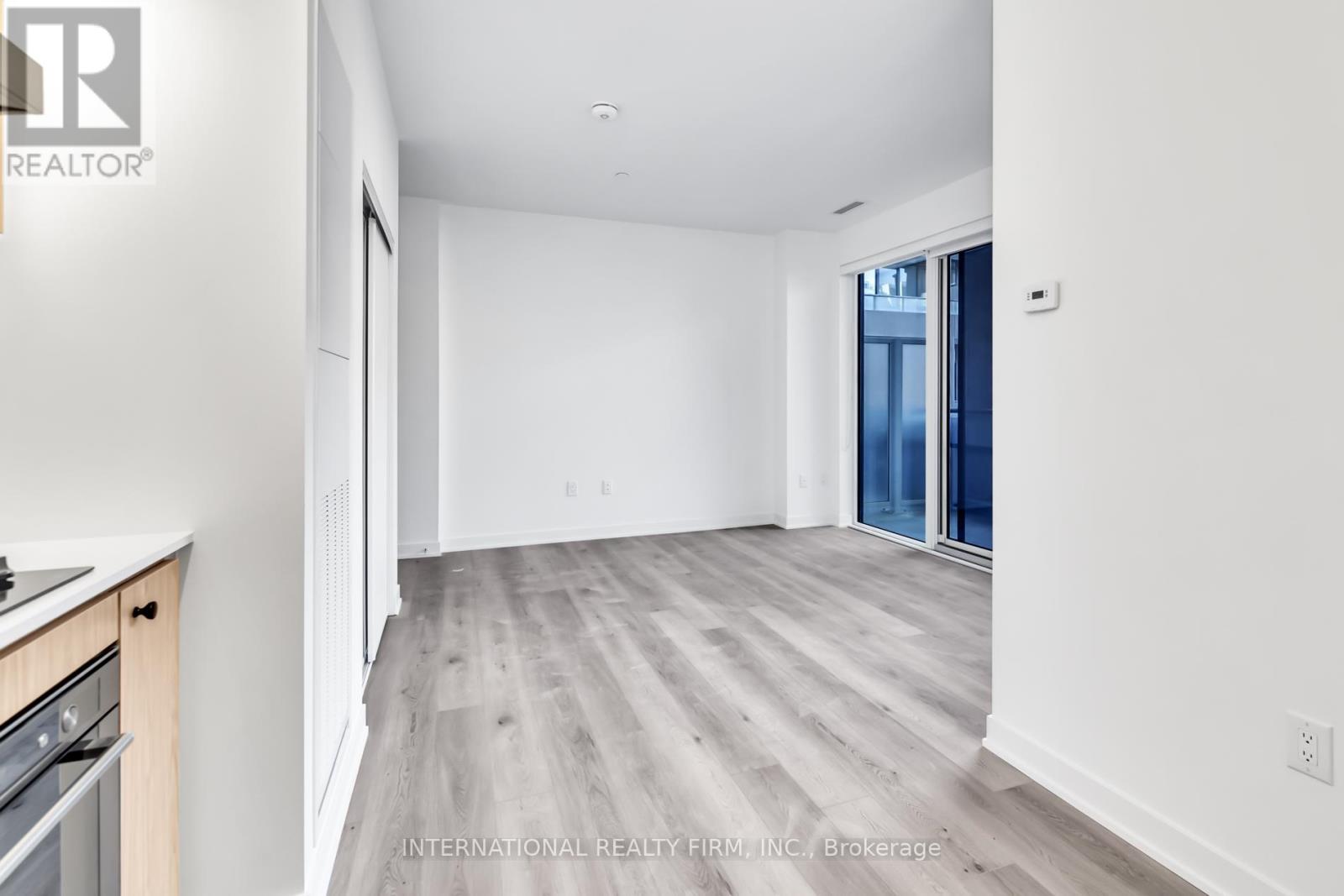 Photo 14 of 203 9 Tecumseth Street, Toronto ON