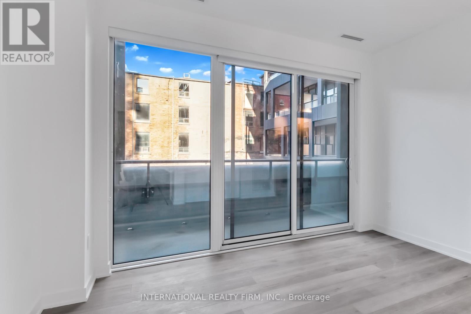 Photo 4 of 203 9 Tecumseth Street, Toronto ON