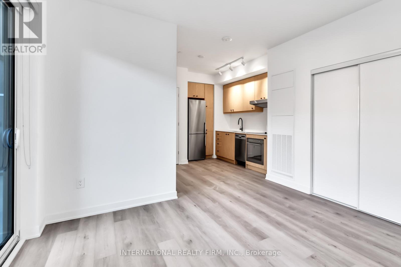 Photo 6 of 203 9 Tecumseth Street, Toronto ON