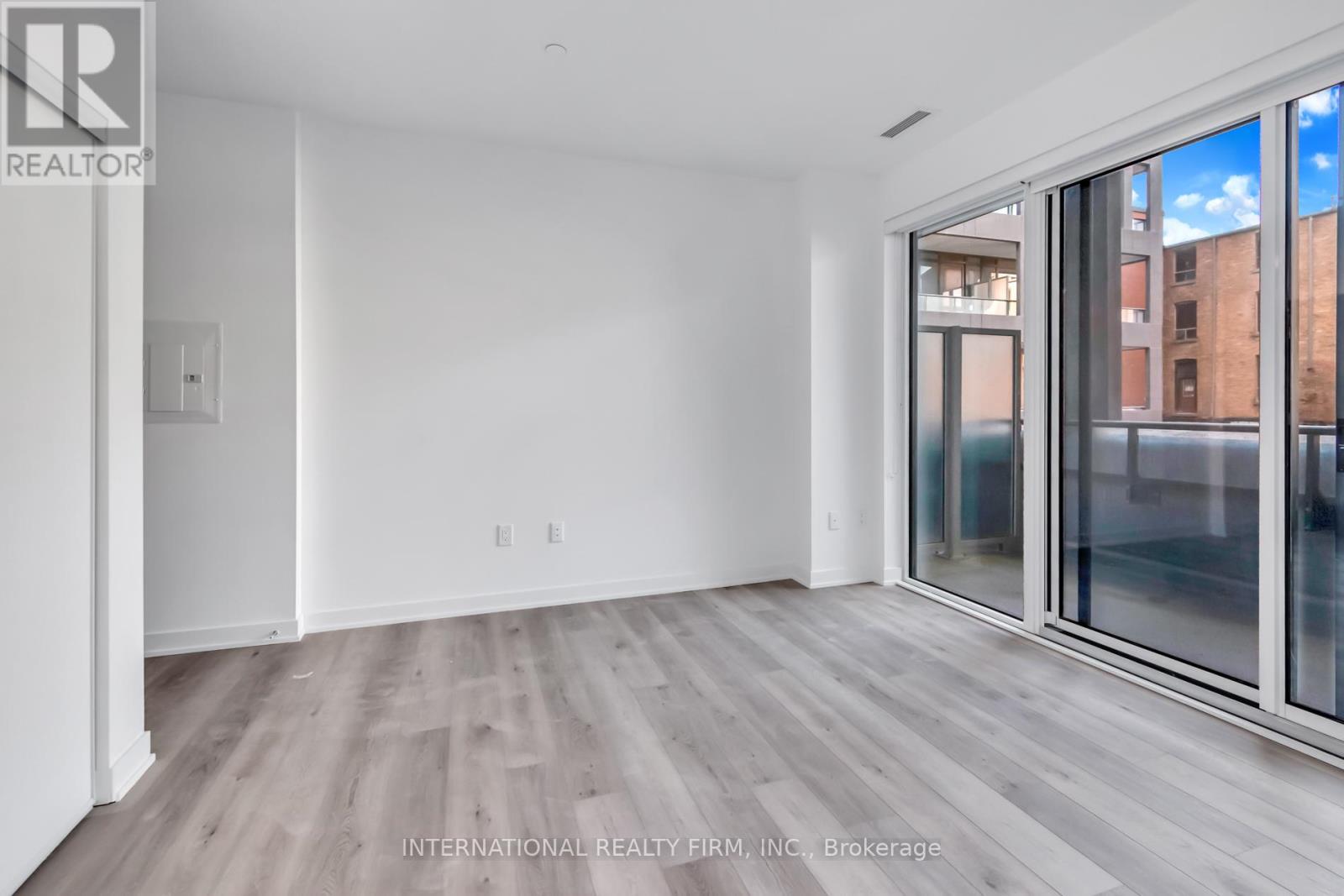 Photo 9 of 203 9 Tecumseth Street, Toronto ON