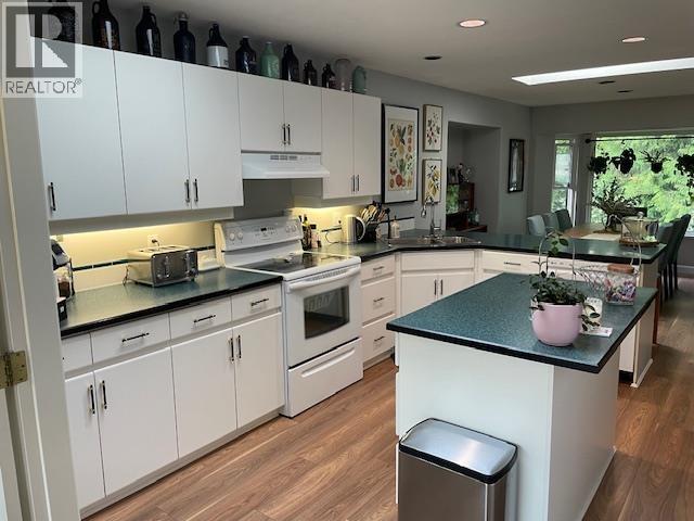 Photo 5 of 23692 108 Loop, Maple Ridge BC