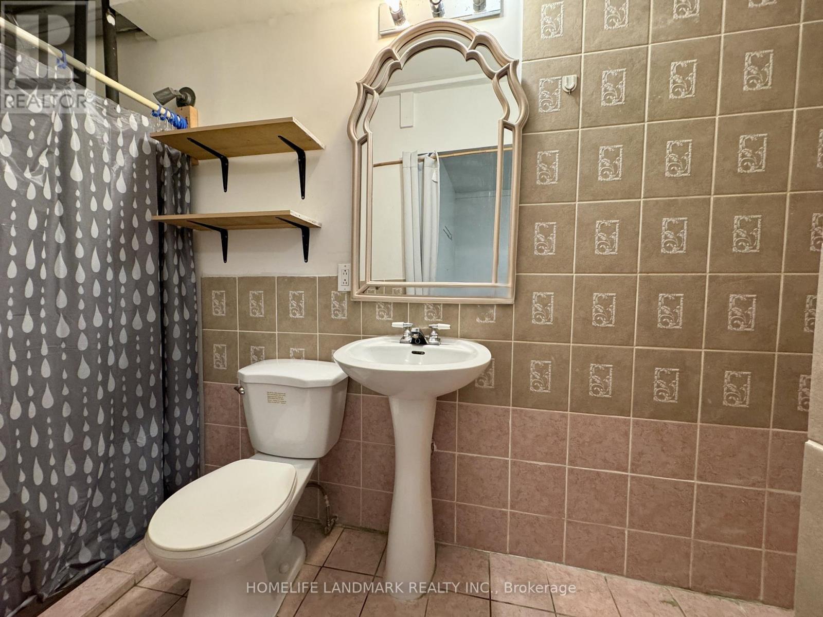 Photo 11 of 2 450 Spadina Avenue, Toronto ON