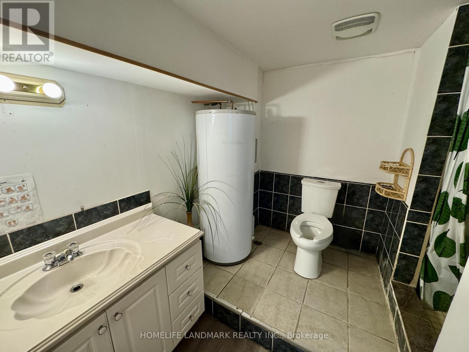 Photo 12 of 2 450 Spadina Avenue, Toronto ON