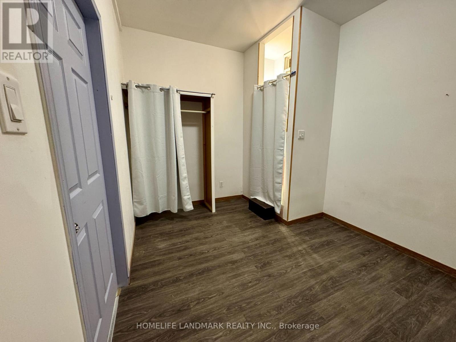 Photo 7 of 2 450 Spadina Avenue, Toronto ON
