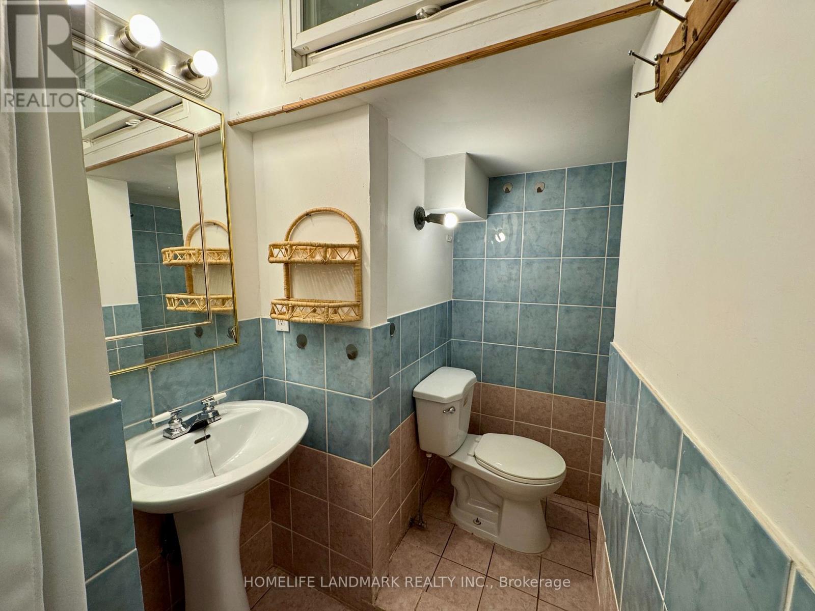 Photo 8 of 2 450 Spadina Avenue, Toronto ON