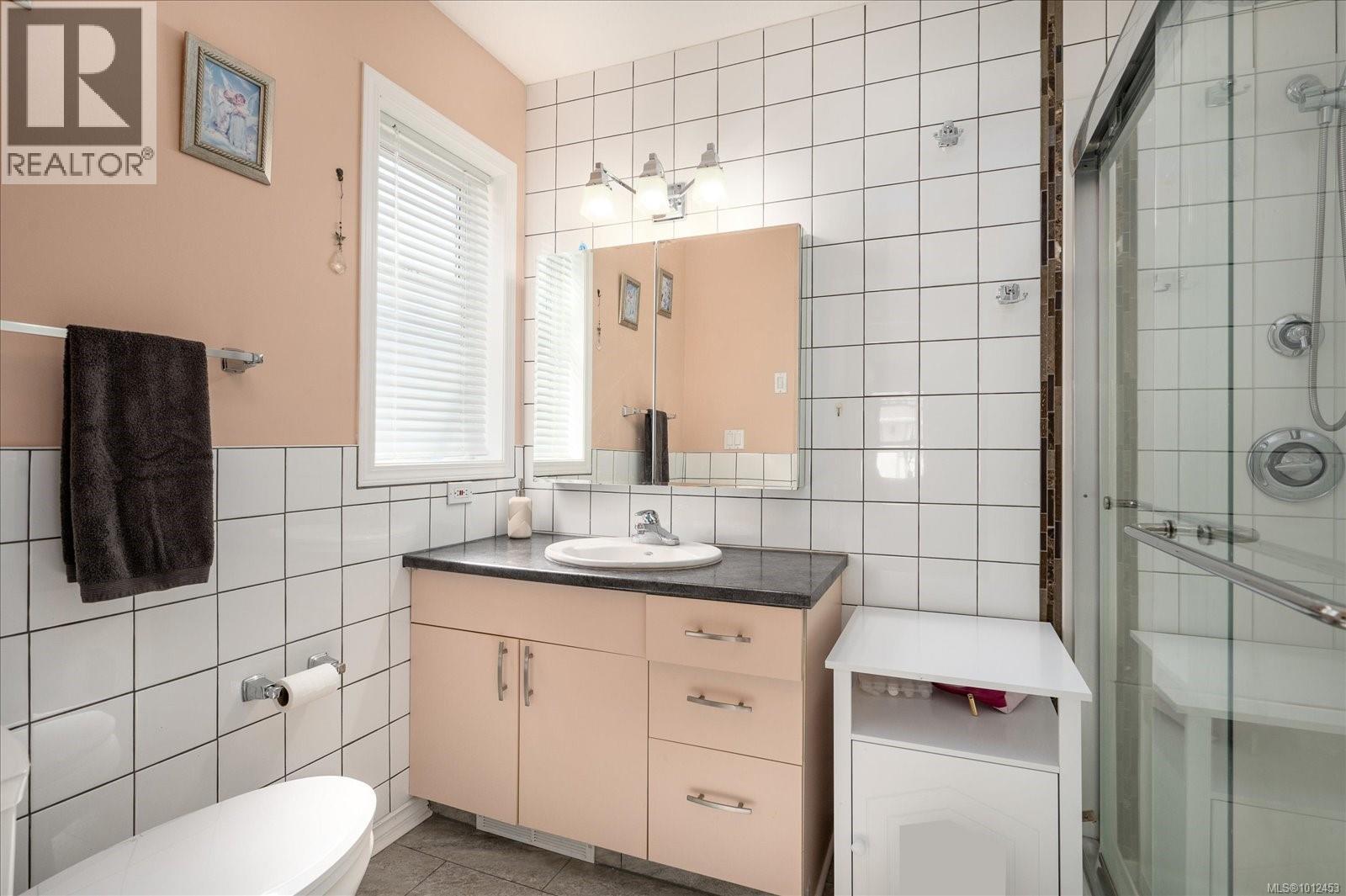 Photo 12 of 3743 Meares Dr, Port Alberni BC